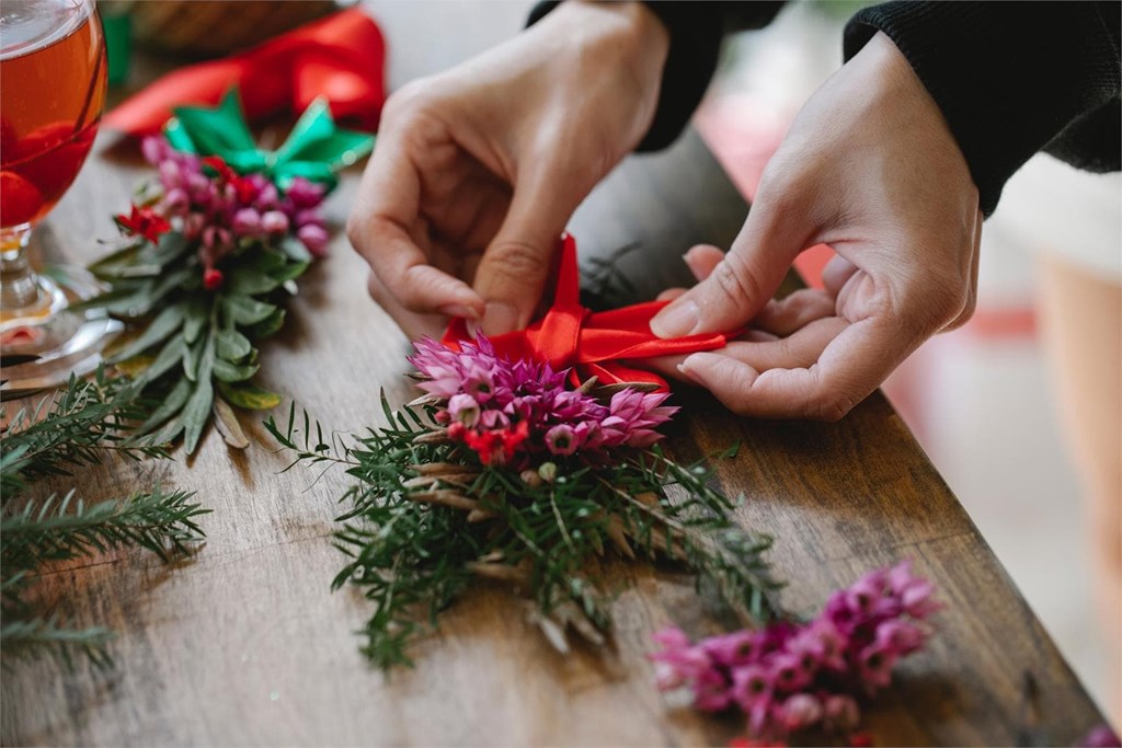 ¡Comienza a adornar tu casa de Navidad con flores naturales!
